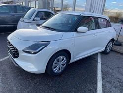Vit Begagnad 2024 Suzuki Swift Halvkombi | 234 900 kr (Dyr)