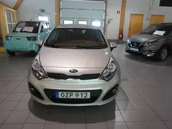 Grå Begagnad 2013 Kia Rio Halvkombi | 74 000 kr (Marknadspris)