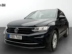 Grå Begagnad 2023 VW Tiguan SUV | 294 900 kr (Bra pris)