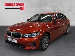 Orange Begagnad 2021 BMW 330e Sport Line Sedan | 349 900 kr (Marknadspris)