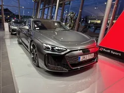 Daytonagrå pärleffekt Ny 2025 Audi RS e-tron GT Performance Sedan | 1 799 000 kr