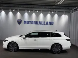 Vit Ny 2025 VW Passat R-line Kombi | 556 400 kr (Marknadspris)