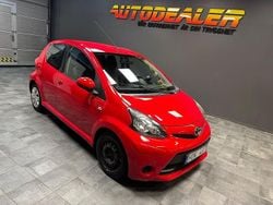 Röd Begagnad 2012 Toyota Aygo Halvkombi | 54 900 kr (Marknadspris)