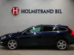 Mörkblå Begagnad 2015 Volvo V60 Summum Kombi | 189 800 kr (Lite dyr)