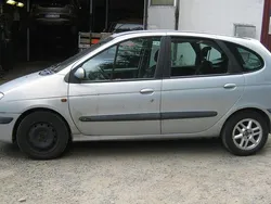 Ljusgrå Begagnad 2002 Renault Scénic Expression Minibuss | 6 900 kr (Marknadspris)