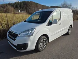 Vit Begagnad 2016 Peugeot Partner Minibuss | 59 900 kr (Lite dyr)
