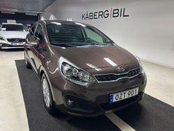 Brun Begagnad 2013 Kia Rio Halvkombi | 79 900 kr (Marknadspris)