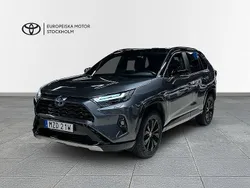 Grå Begagnad 2023 Toyota RAV4 Hybrid Style SUV | 449 900 kr (Marknadspris)