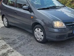 Grå Begagnad 2004 Nissan Almera Tino Minibuss | 26 000 kr