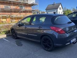 Grå Begagnad 2008 Peugeot 308 Halvkombi | 12 000 kr (Superpris)