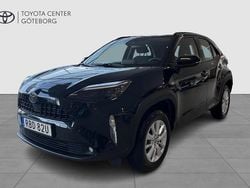 Svart Begagnad 2024 Toyota Yaris Hybrid Active SUV | 269 900 kr (Bra pris)