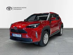 Röd Begagnad 2024 Toyota Yaris Cross Active SUV | 299 900 kr (Marknadspris)