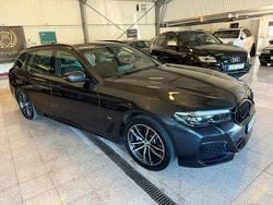 Grå Begagnad 2021 BMW 530e M Sport Kombi | 289 900 kr (Marknadspris)