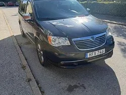 Svart Begagnad 2015 Lancia Voyager Minibuss | 105 000 kr (Bra pris)