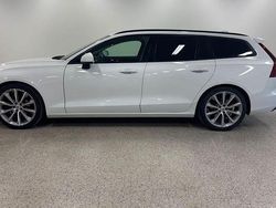 Vit Begagnad 2019 Volvo V60 Momentum Kombi | 239 900 kr (Marknadspris)