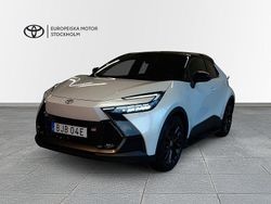 Vit Begagnad 2023 Toyota C-HR Sport SUV | 429 900 kr (Marknadspris)