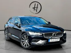 Svart Begagnad 2021 Volvo V60 SE Kombi | 265 000 kr (Marknadspris)