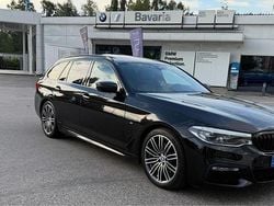 Svart Begagnad 2018 BMW 530 M Sport Kombi | 269 900 kr (Marknadspris)
