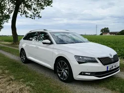 Vit Begagnad 2018 Skoda Superb Business Line Kombi | 238 500 kr (Marknadspris)