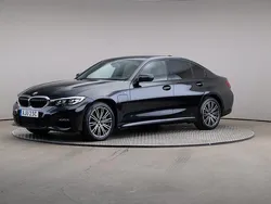 Svart Begagnad 2020 BMW 330e M Sport Sedan | 359 000 kr (Marknadspris)