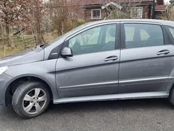 Silver Begagnad 2011 Mercedes 180 Sedan | 35 000 kr (Marknadspris)