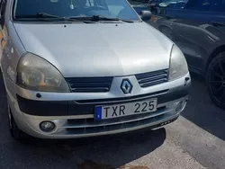 Grå Begagnad 2006 Renault Clio R.S. Authentique Halvkombi | 28 000 kr (Marknadspris)