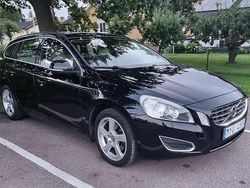 Svart Begagnad 2013 Volvo V60 Momentum Kombi | 98 499 kr (Marknadspris)
