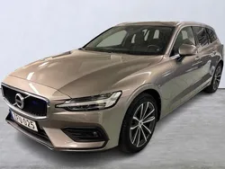Grå Begagnad 2021 Volvo V60 Momentum Kombi | 275 000 kr (Marknadspris)