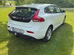Vit Begagnad 2013 Volvo V40 Kinetic Kombi | 95 000 kr (Marknadspris)