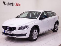 Vit Begagnad 2016 Volvo V60 CC Momentum Kombi | 185 000 kr (Marknadspris)