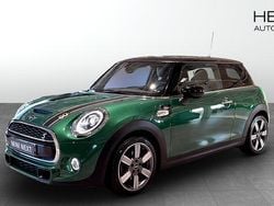 Grön (green) Begagnad 2019 Mini Cooper S Halvkombi | 198 700 kr (Marknadspris)