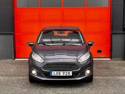 Grå Begagnad 2015 Ford Fiesta Titanium Halvkombi | 49 900 kr (Superpris)