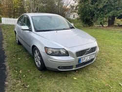 Ljusgrå (grå) Begagnad 2004 Volvo S40 Sedan | 22 900 kr (Bra pris)