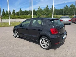 Svart Begagnad 2015 VW Polo Halvkombi | 85 000 kr (Marknadspris)