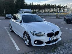 Vit Begagnad 2016 BMW 118 M Sport Halvkombi | 149 000 kr (Marknadspris)
