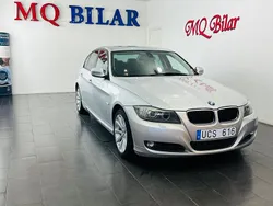 Ljusgrå Begagnad 2011 BMW 320 Sedan | 104 900 kr (Marknadspris)