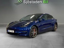 Blå (blåmetallic) Begagnad 2022 Tesla Model 3 Long Range Sedan | 339 900 kr (Marknadspris)