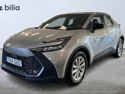Silver Begagnad 2025 Toyota C-HR SUV | 329 900 kr