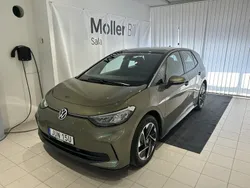 Grön (dark olivine metallic bla) Begagnad 2023 VW ID.3 Pro Halvkombi | 299 900 kr (Marknadspris)