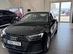 Mytsvart metallic Ny 2025 Audi A1 Sportback Proline Halvkombi | 256 800 kr (Marknadspris)