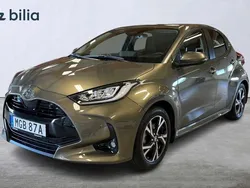 Grön Begagnad 2024 Toyota Yaris Hybrid Active Halvkombi | 279 000 kr (Dyr)