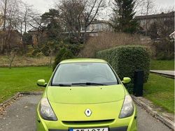 Grön Begagnad 2011 Renault Clio R.S. Halvkombi | 37 000 kr (Marknadspris)