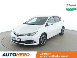Vit Begagnad 2016 Toyota Auris Active Halvkombi | 135 000 kr (Marknadspris)