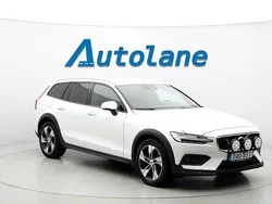 Crystal white Begagnad 2021 Volvo V60 CC Kombi | 279 900 kr (Marknadspris)