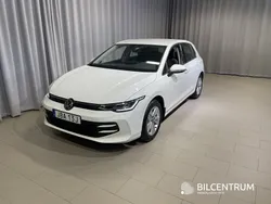 Vit Begagnad 2025 VW Golf VIII Life Halvkombi | 299 900 kr (Bra pris)