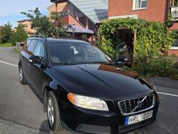Svart Begagnad 2009 Volvo V70 Kombi | 50 000 kr
