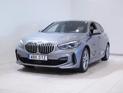 Grå/silver Begagnad 2024 BMW 118 M Sport Halvkombi | 299 900 kr (Lite dyr)