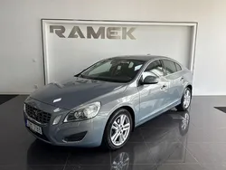 Ljusblå Begagnad 2011 Volvo S60 Momentum Sedan | 102 999 kr (Marknadspris)