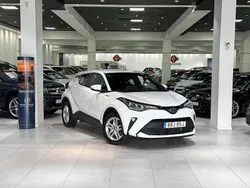 Vit Begagnad 2021 Toyota C-HR Active SUV | 159 900 kr (Superpris)