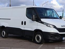Vit svart Begagnad 2022 Iveco Daily Van | 309 500 kr (Superpris)
